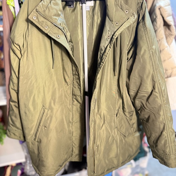 Old Navy Women's Green Puffer Jacket with Faux Fur Hood - Picture 4 of 11